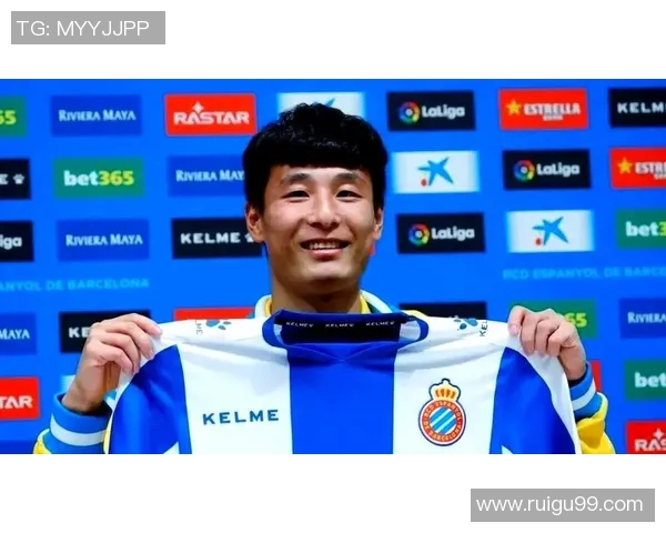 国际足球明星最新动态与转会消息全面解析 国际足球明星最新动态与转会消息全面解析