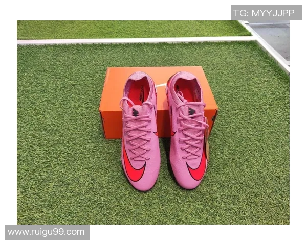 足球明星穿粉色刺客15展现独特风格引领时尚潮流的全新视角 足球明星穿粉色刺客15展现独特风格引领时尚潮流的全新视角