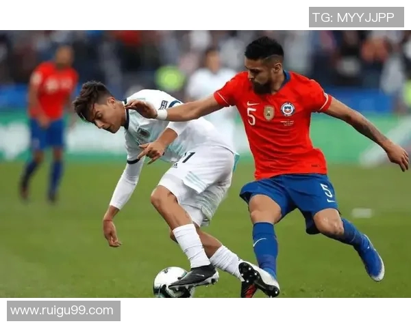 智利与澳大利亚激战正酣双方球员展现精彩表现与战术较量 智利与澳大利亚激战正酣双方球员展现精彩表现与战术较量